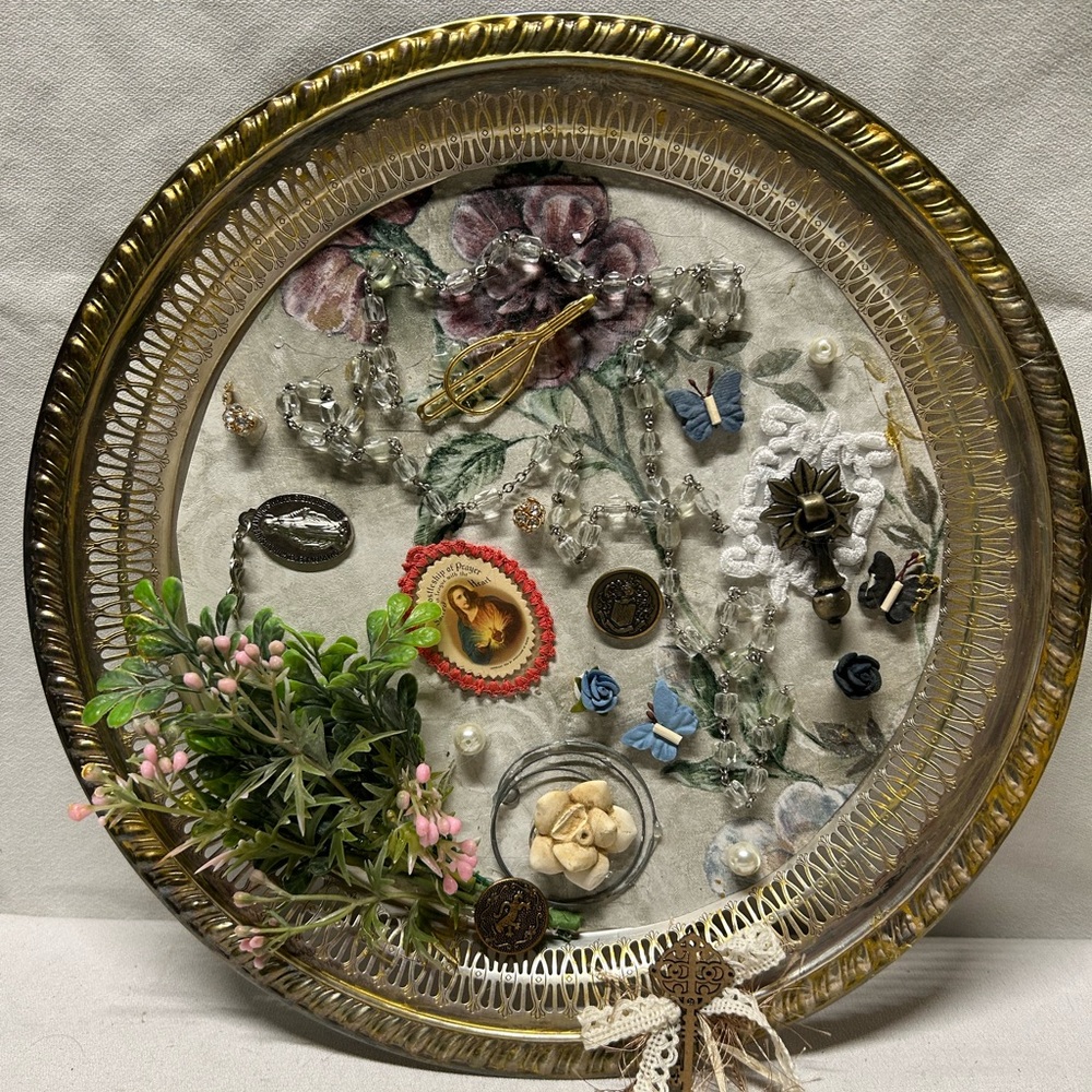 Decorative Vintage-Inspired Wall Art with Floral Accents